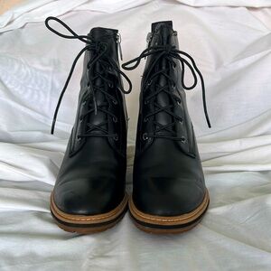 Timberland size 7 women’s black leather lace up boots